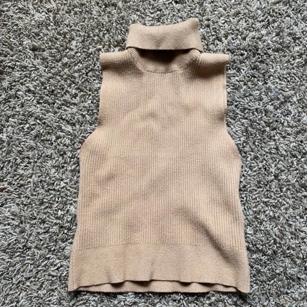 Cropped turtleneck